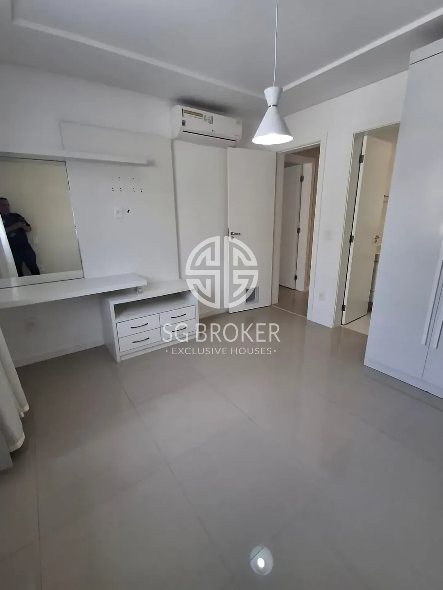Casa com 5 suítes e 5 banheiros, 330 m² — photo 24