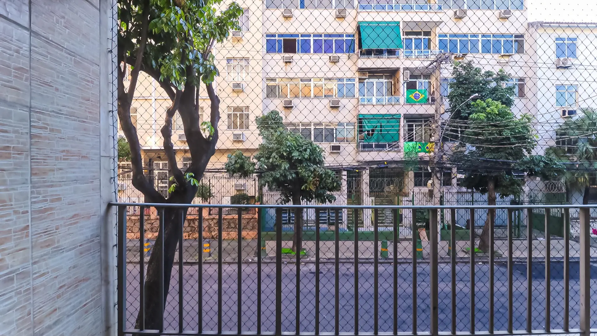 2-bedroom apartment with balcony and equipped kitchen