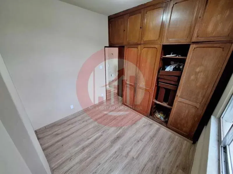 Apartment with wood floors and 2 bedrooms — photo 9