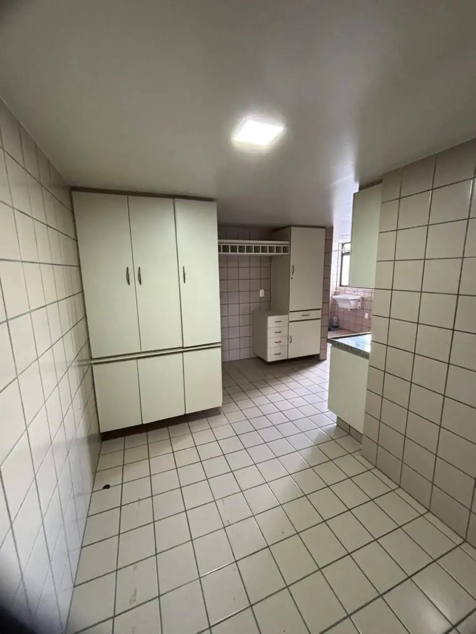 148 m² rental apartment with 4 bedrooms and 2 parking spots — photo 4