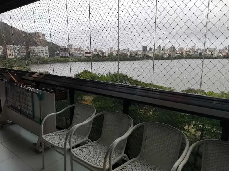 Furnished 3-bedroom apartment with glass balcony — photo 3