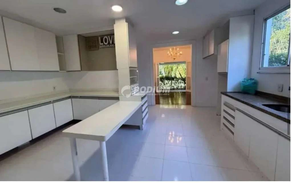 Casa com 6 quartos e 990 m² com varanda e churrasqueira — photo 10