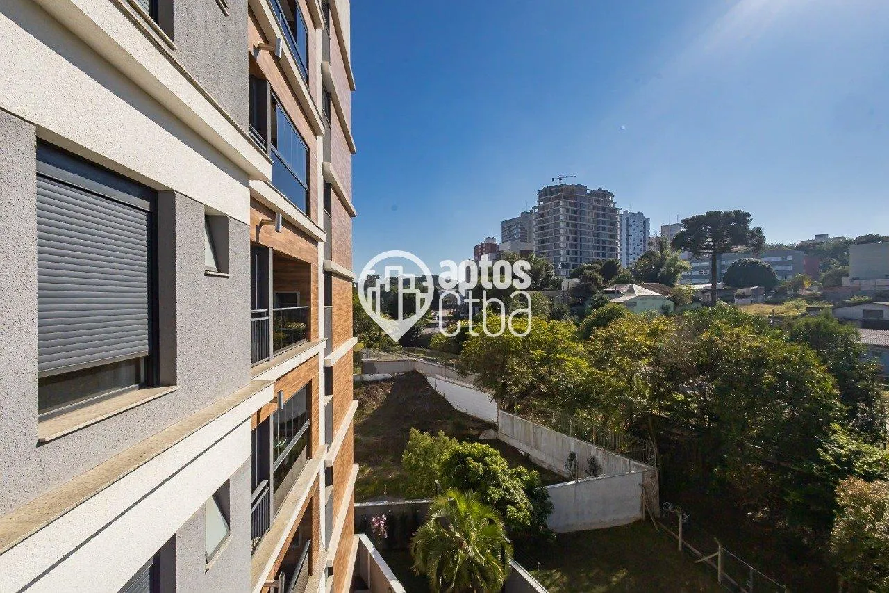 Glass-enclosed balcony in a 2-bedroom apartment, 81 m² — photo 56