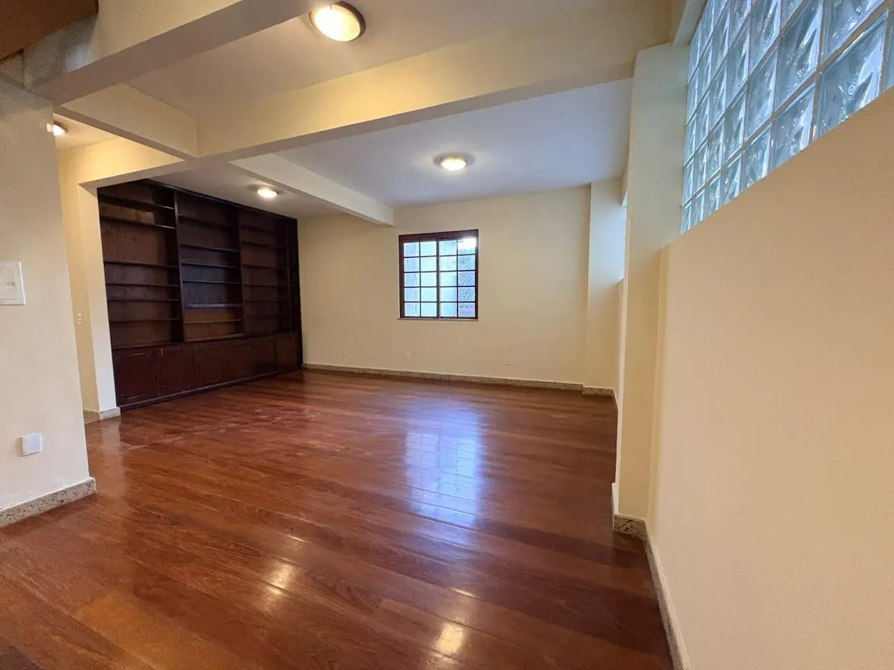 Casa para locação com 4 quartos e 5 banheiros — photo 32