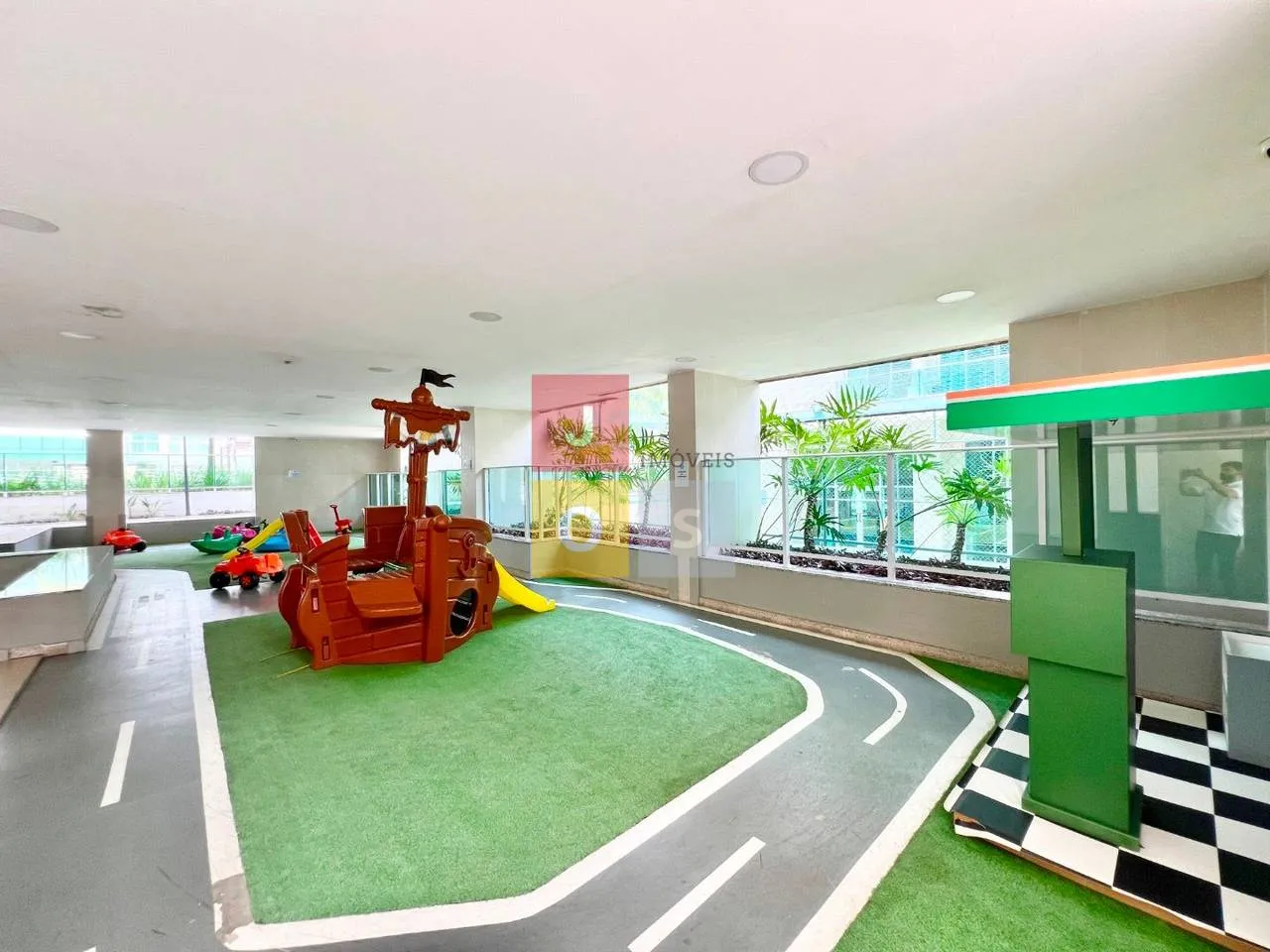 Furnished 4-bedroom suite apartment with 156 m² — photo 133