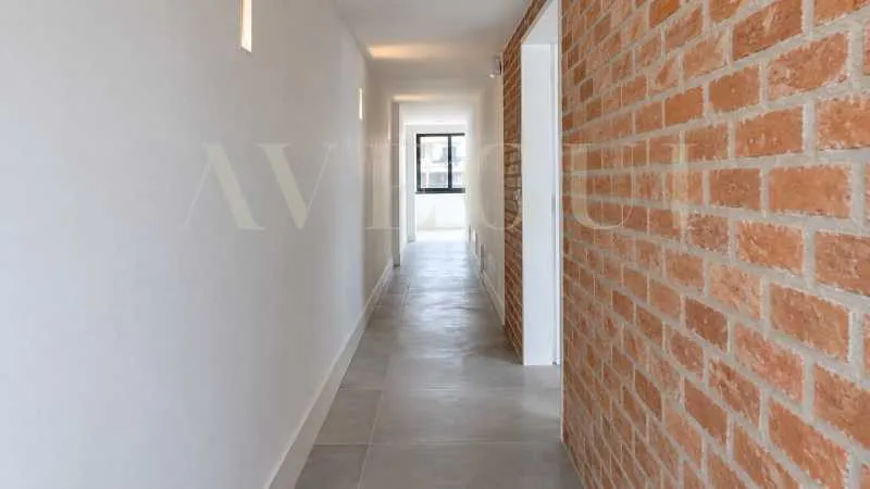 3-bedroom apartment in a building with a pool — photo 24