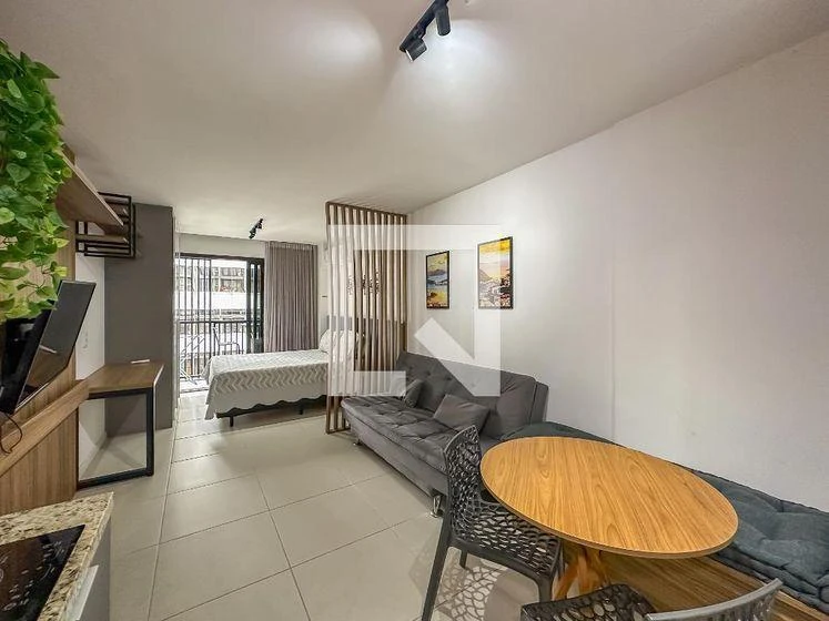 One-bedroom apartment in a building with a gym — photo 7
