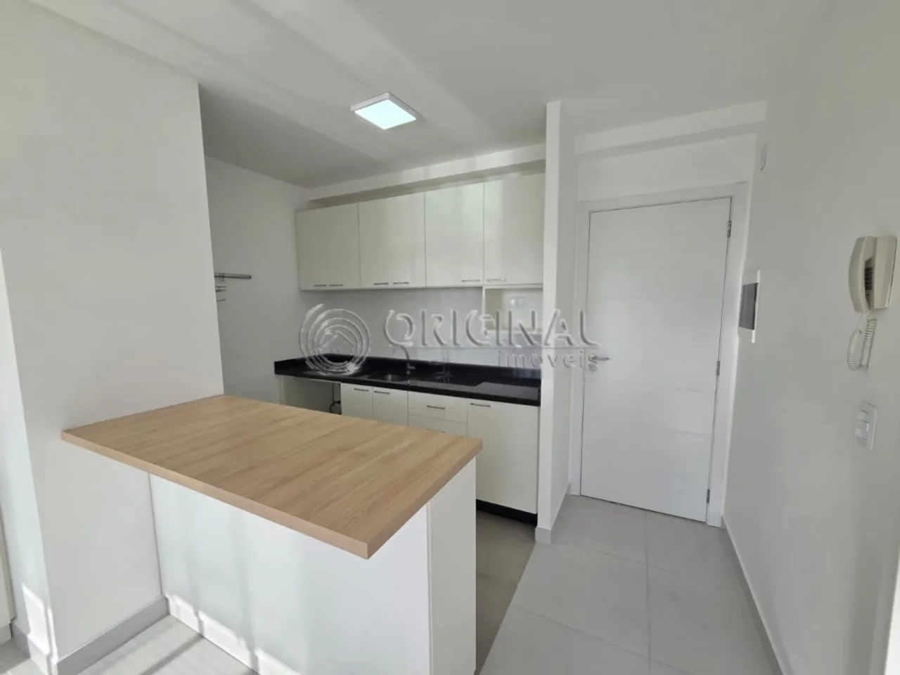 1-bedroom apartment with a balcony and 1 parking space — photo 3