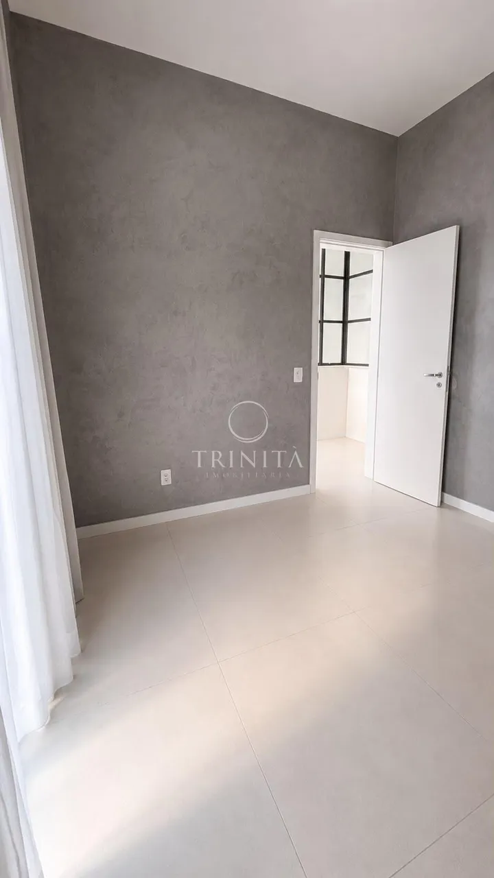 Unfurnished apartment with 3 bedrooms and 4 bathrooms — photo 17
