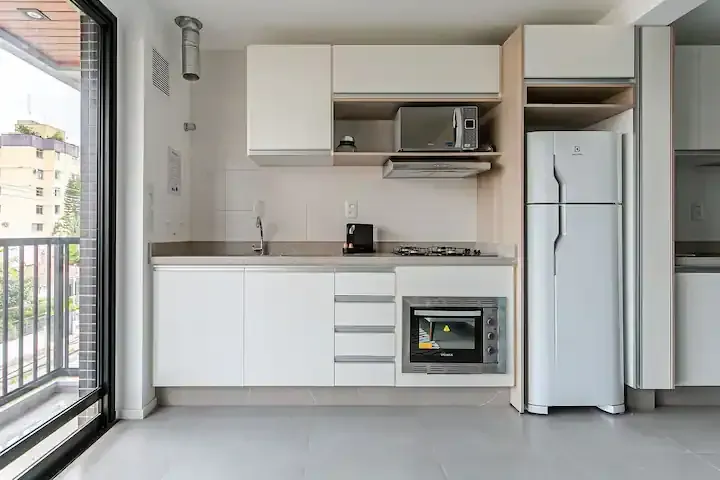 Floor-to-ceiling windows in a one-bedroom apartment, 32 m² — photo 18