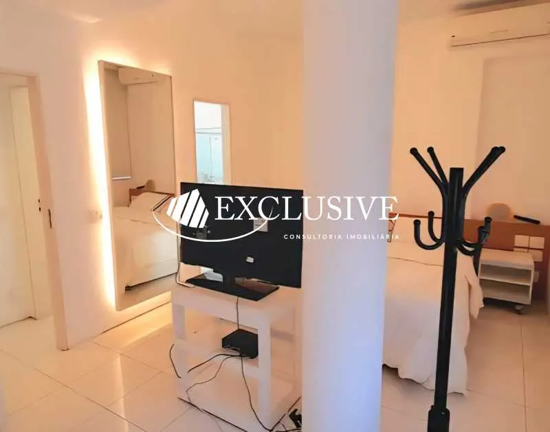 Duplex penthouse with an open kitchen and 2 bedrooms — photo 8