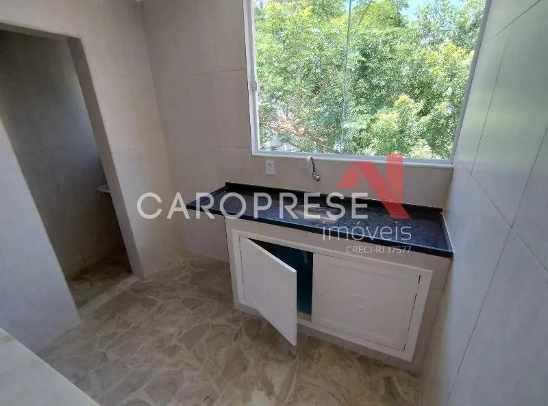 House with no parking, 2 bedrooms, 1 bathroom — photo 5