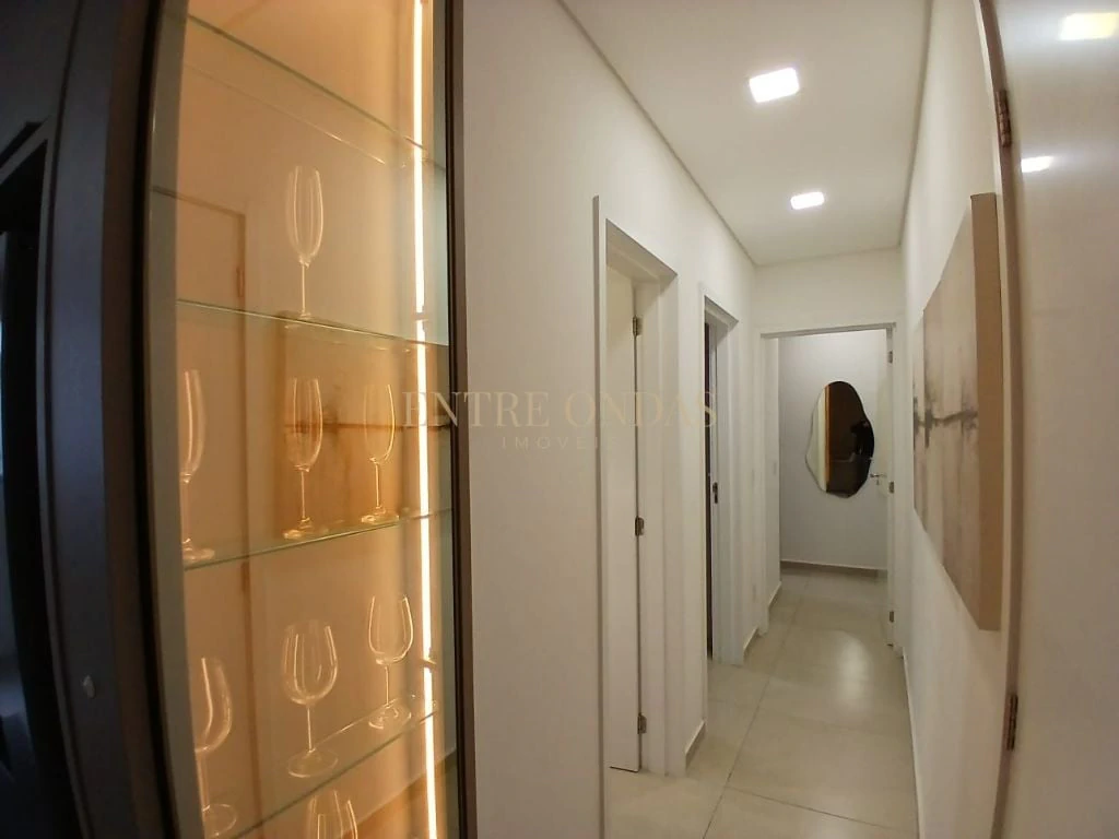92 m² apartment with a home office and a walk-in closet — photo 11