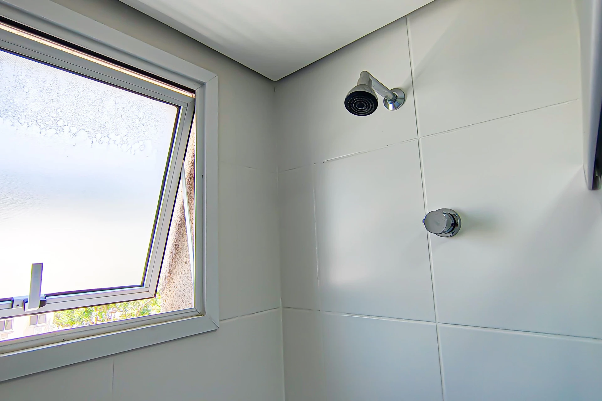 Unfurnished 2-bedroom apartment with en-suite bathrooms — photo 29