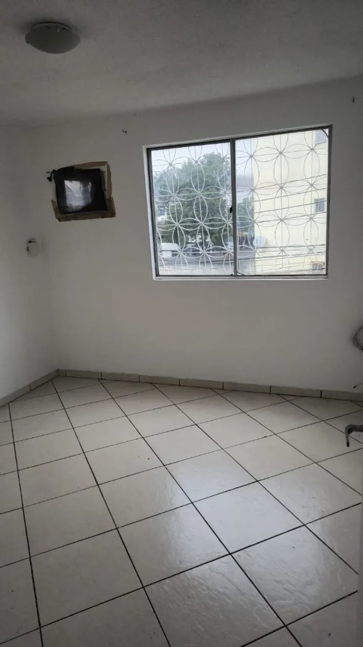 2-bedroom apartment with glass shower enclosure and parking — photo 2