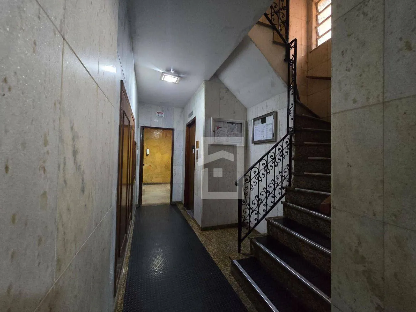 1-bedroom apartment with 24-hour concierge and 32 m² — photo 23
