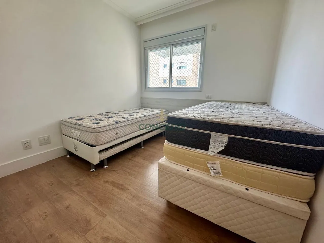 Furnished apartment, 94 m², with a glass-enclosed balcony — photo 19