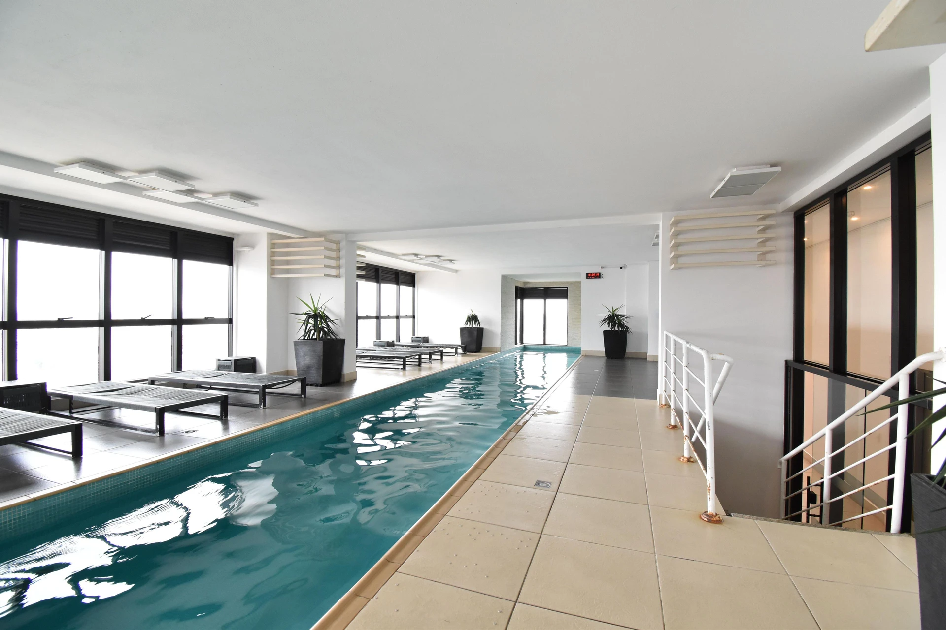 Furnished apartment, 48 m², with a glass-enclosed balcony — photo 19