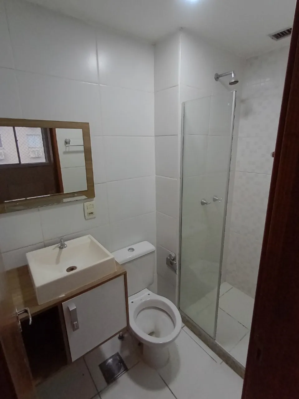 Unfurnished 2-bedroom apartment with open-plan gas kitchen — photo 13