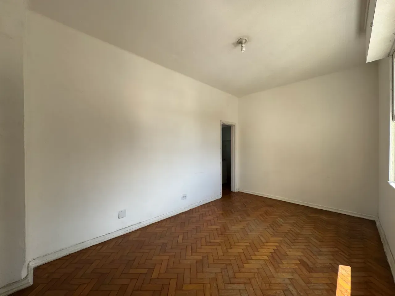 Apartment on the 6th floor with wood or laminate floors — photo 10