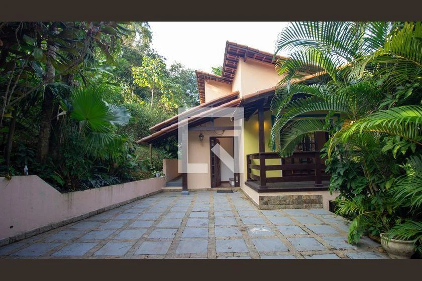Casa com 4 quartos e churrasqueira na varanda — photo 6