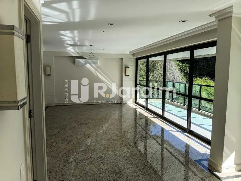 Apartment with 3 bedrooms, 5 bathrooms and 2 parking spots — photo 8