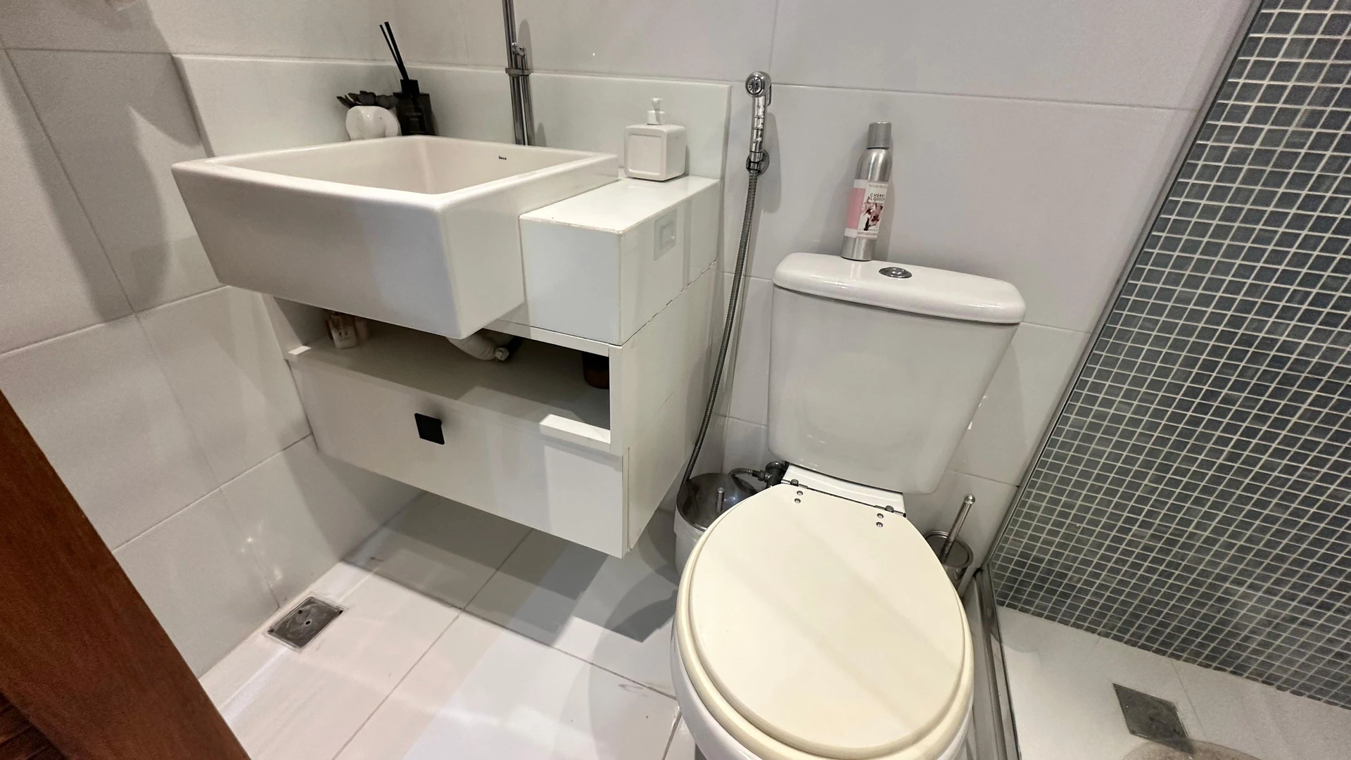 300 m² apartment with a washing machine and a dishwasher — photo 44