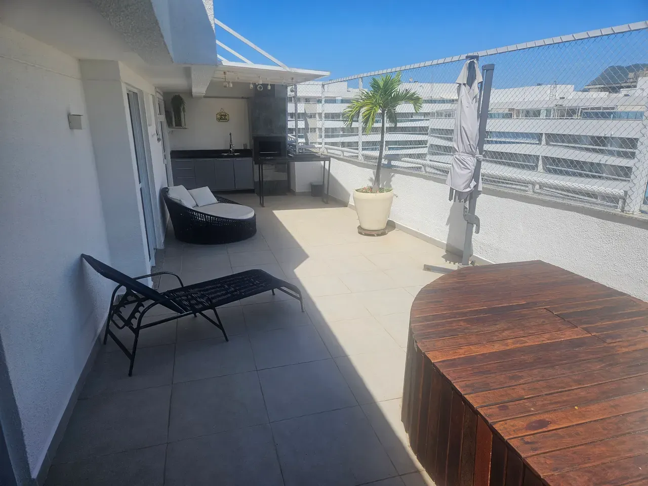 Apartamento com 5 quartos e 5 banheiros em 215 m² — photo 2