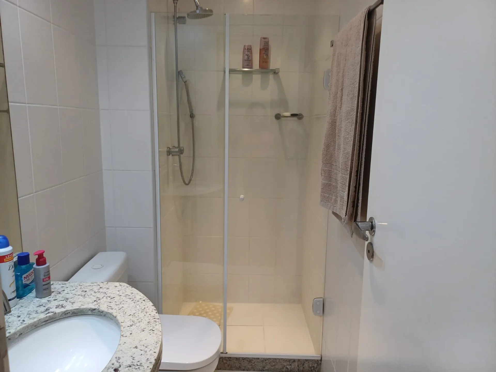 Furnished 3-bedroom apartment with open-plan kitchen — photo 42