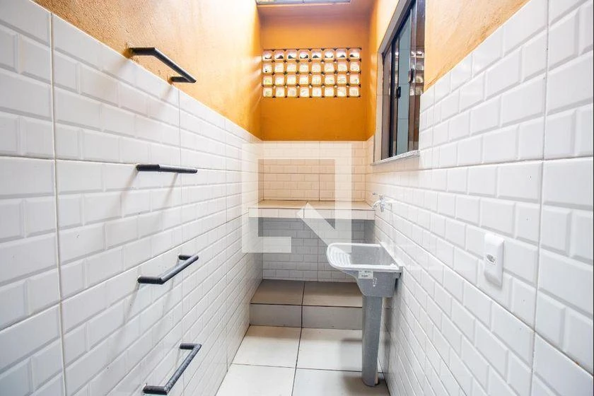 Balcony with a grill in a 2-bedroom house, 100 m² — photo 13