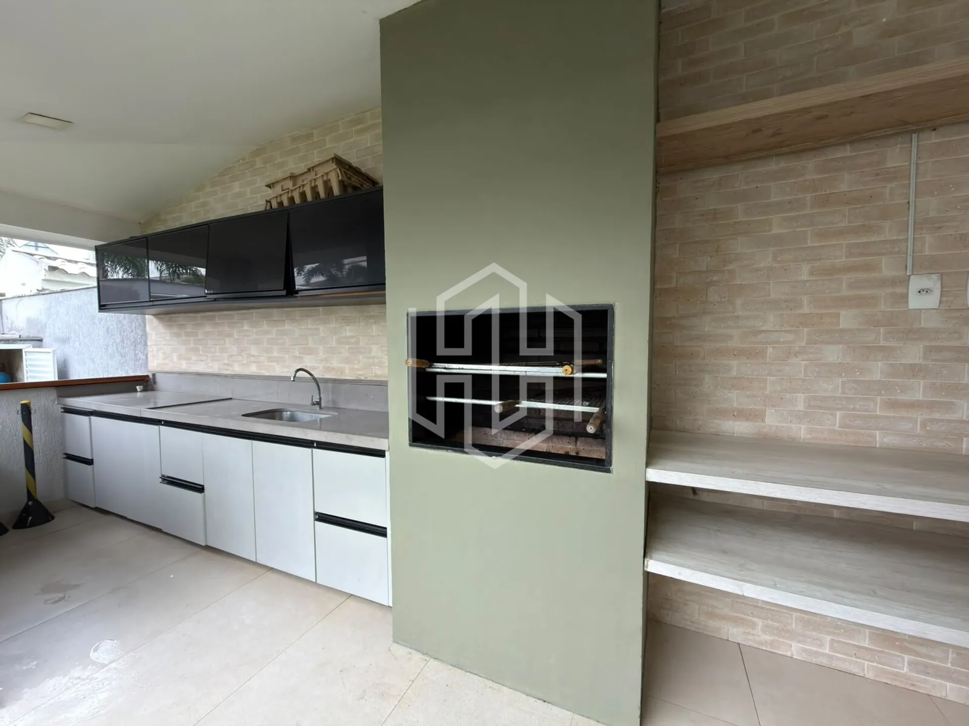 Casa de 220 m² com varanda gourmet e churrasqueira privativa