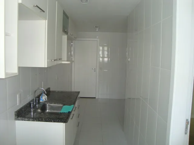 Apartamento com 4 quartos e varanda de vidro — photo 3