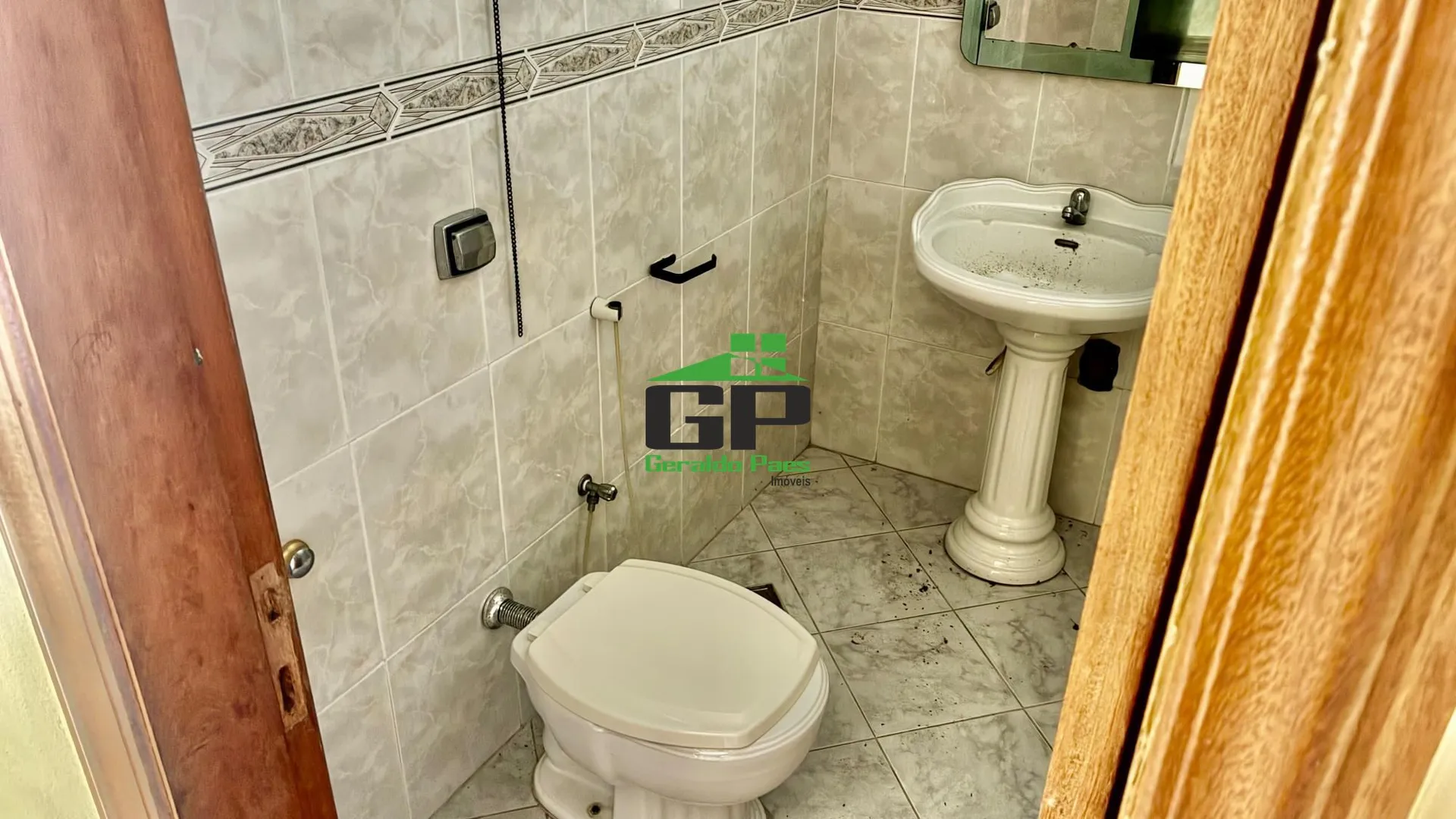 House with 4 bedrooms and 4 bathrooms, separate kitchen — photo 33