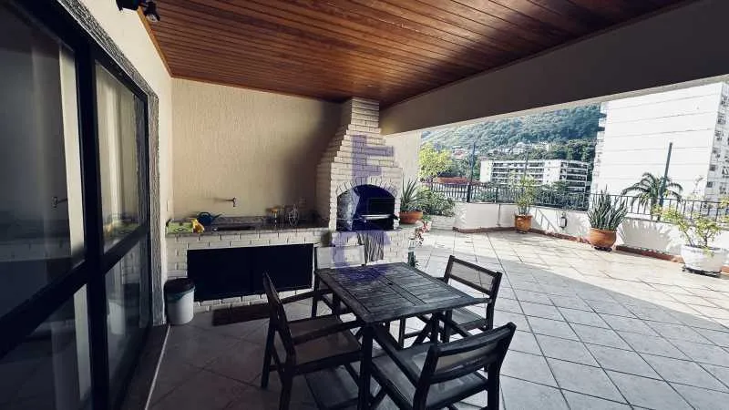 4-bedroom apartment with a grill on the balcony — photo 19