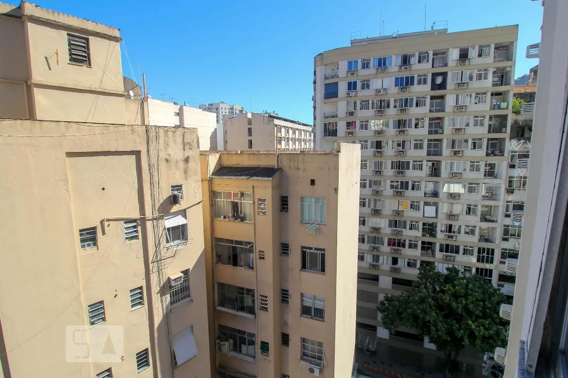 One-bedroom apartment with a mountain view in Rio de Janeiro — photo 12