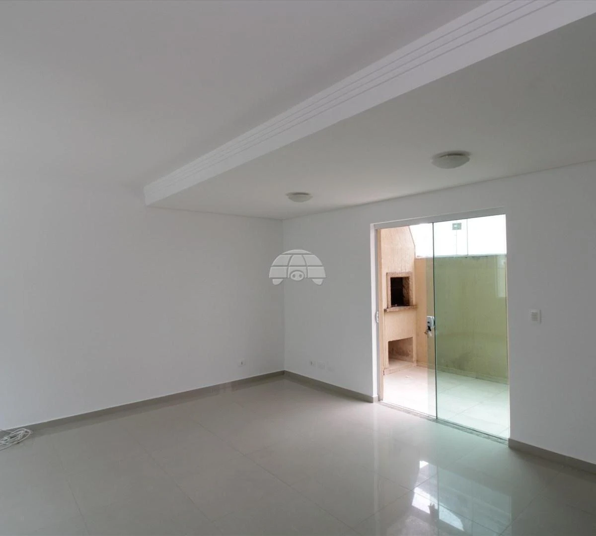 3-bedroom house with a bathtub in Curitiba
