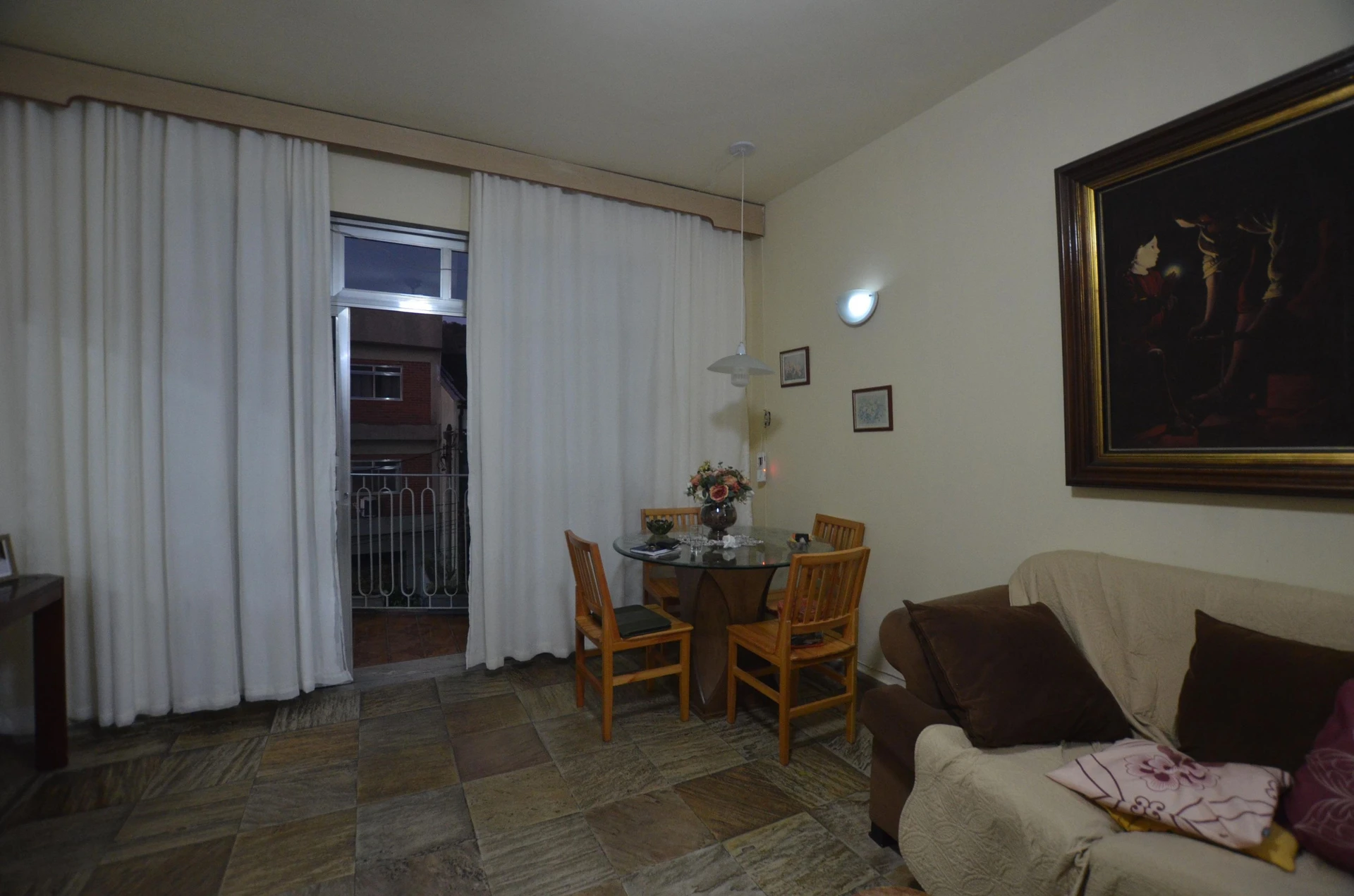 Casa mobiliada com 3 quartos e 3 banheiros