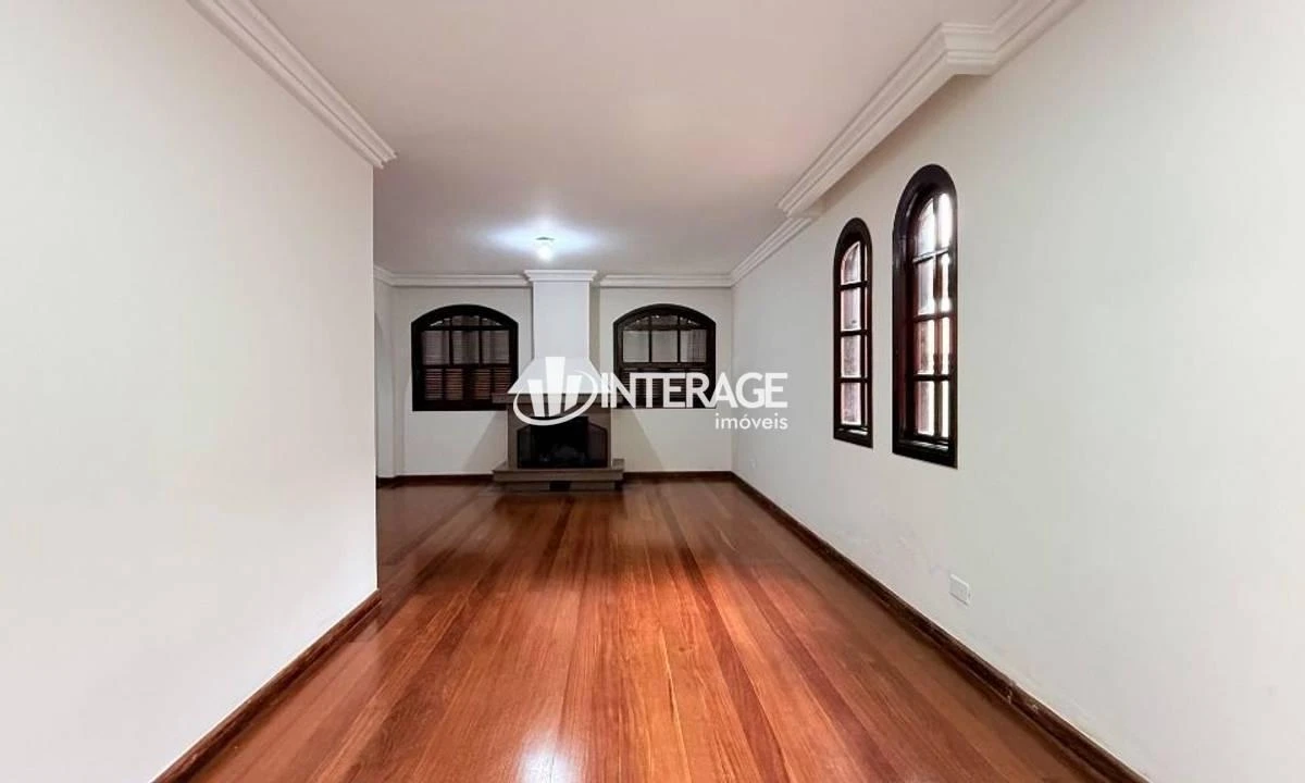 Wood or laminate floors in a 4-bedroom house, 200 m² — photo 8