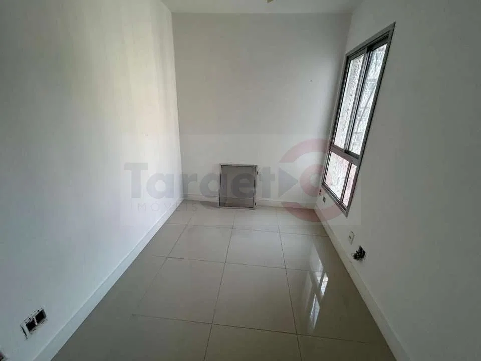 Apartamento de 3 quartos com janelas do piso ao teto — photo 20
