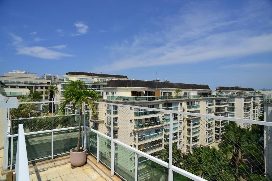 3-bedroom apartment in a building with a sauna — photo 36