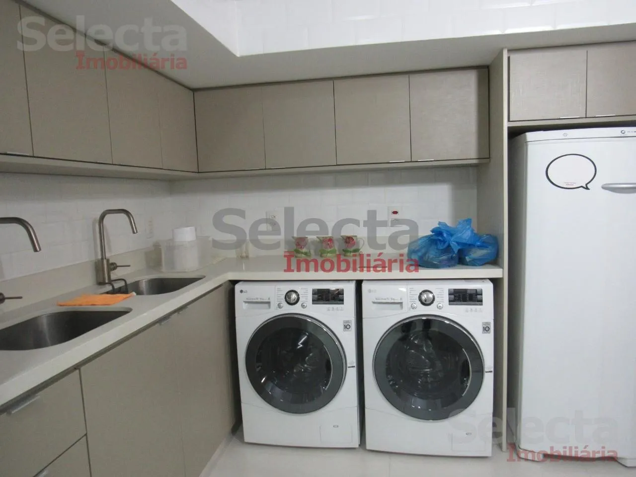 Apartment with 3 bedrooms and a closed kitchen — photo 33