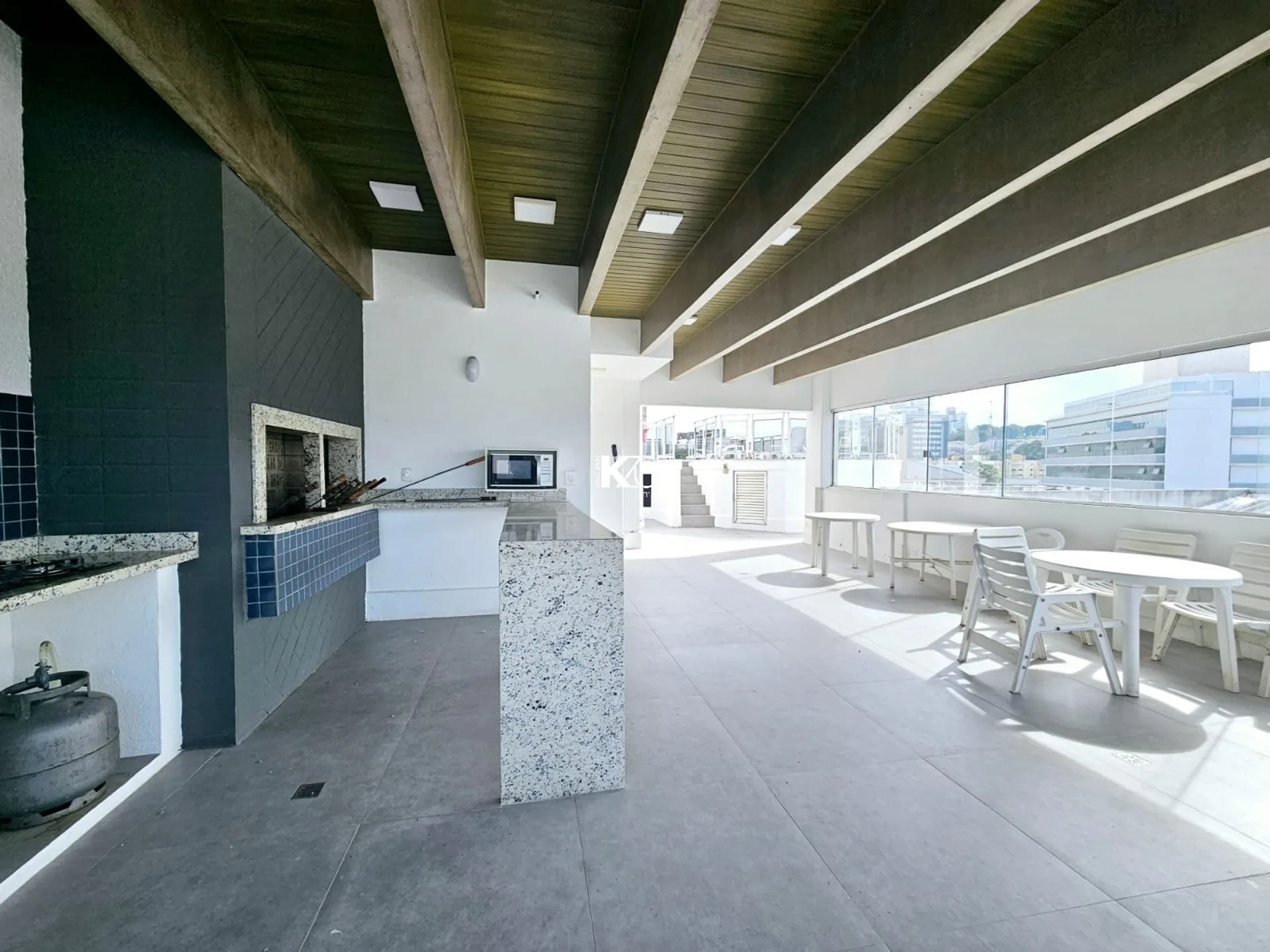 Furnished apartment with 4 bedrooms and 4 baths, 190 m² — photo 8