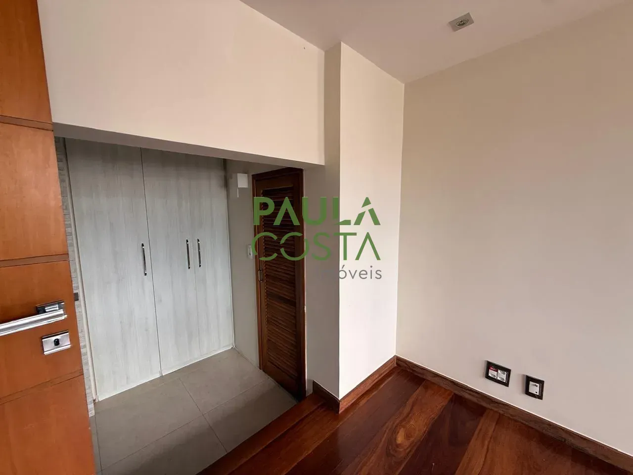 Top-floor apartment with 5 bedrooms and 5 bathrooms plus balcony grill — photo 23