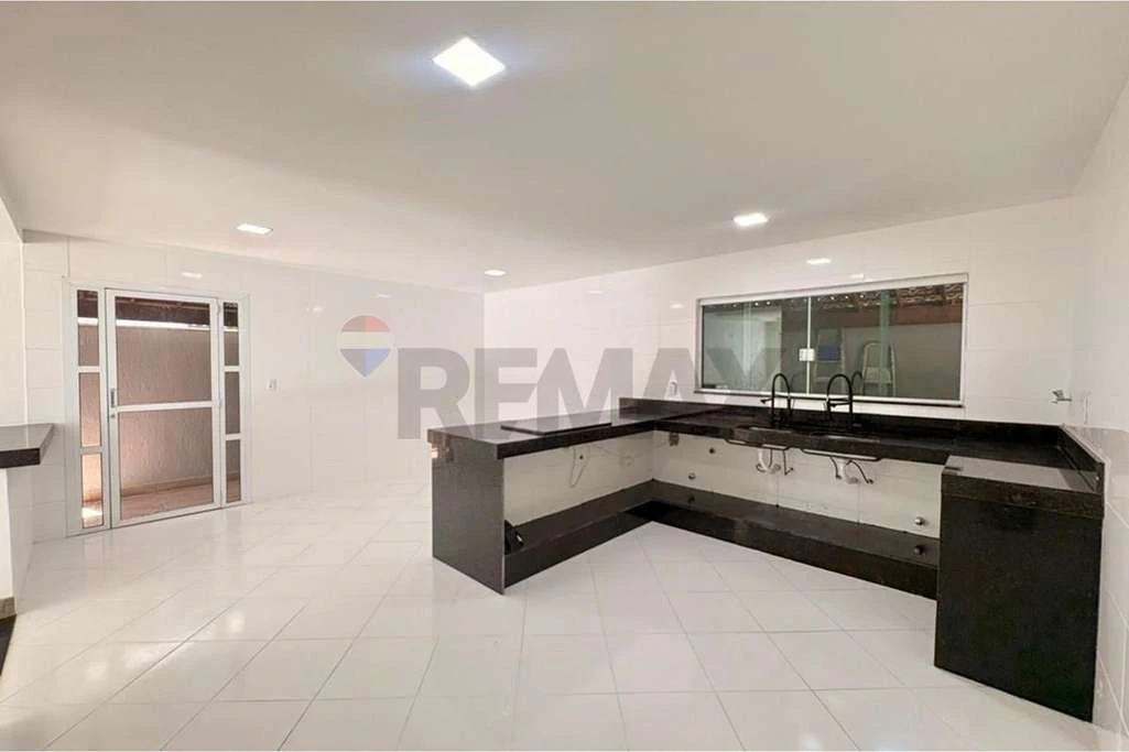 4-suite house with 305 m² and 3 parking spaces — photo 23