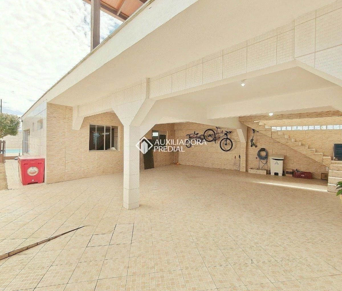Water view in a 4-bedroom house, 320 m² — photo 21