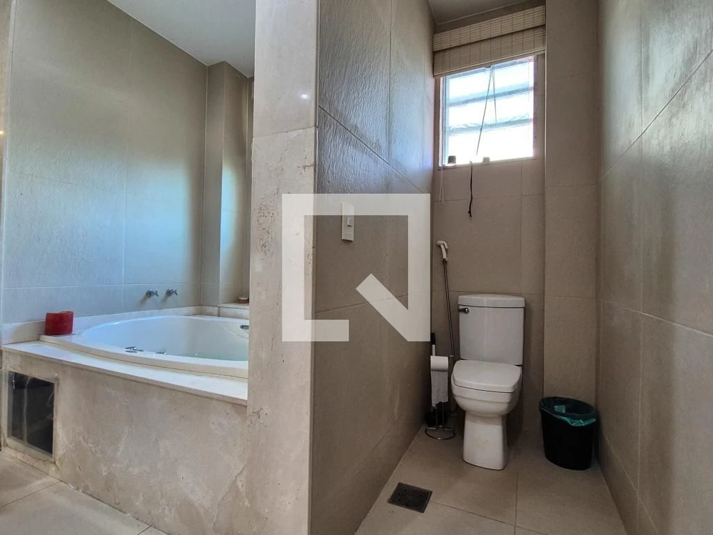 Furnished apartment with 5 en-suite bedrooms and terrace — photo 100