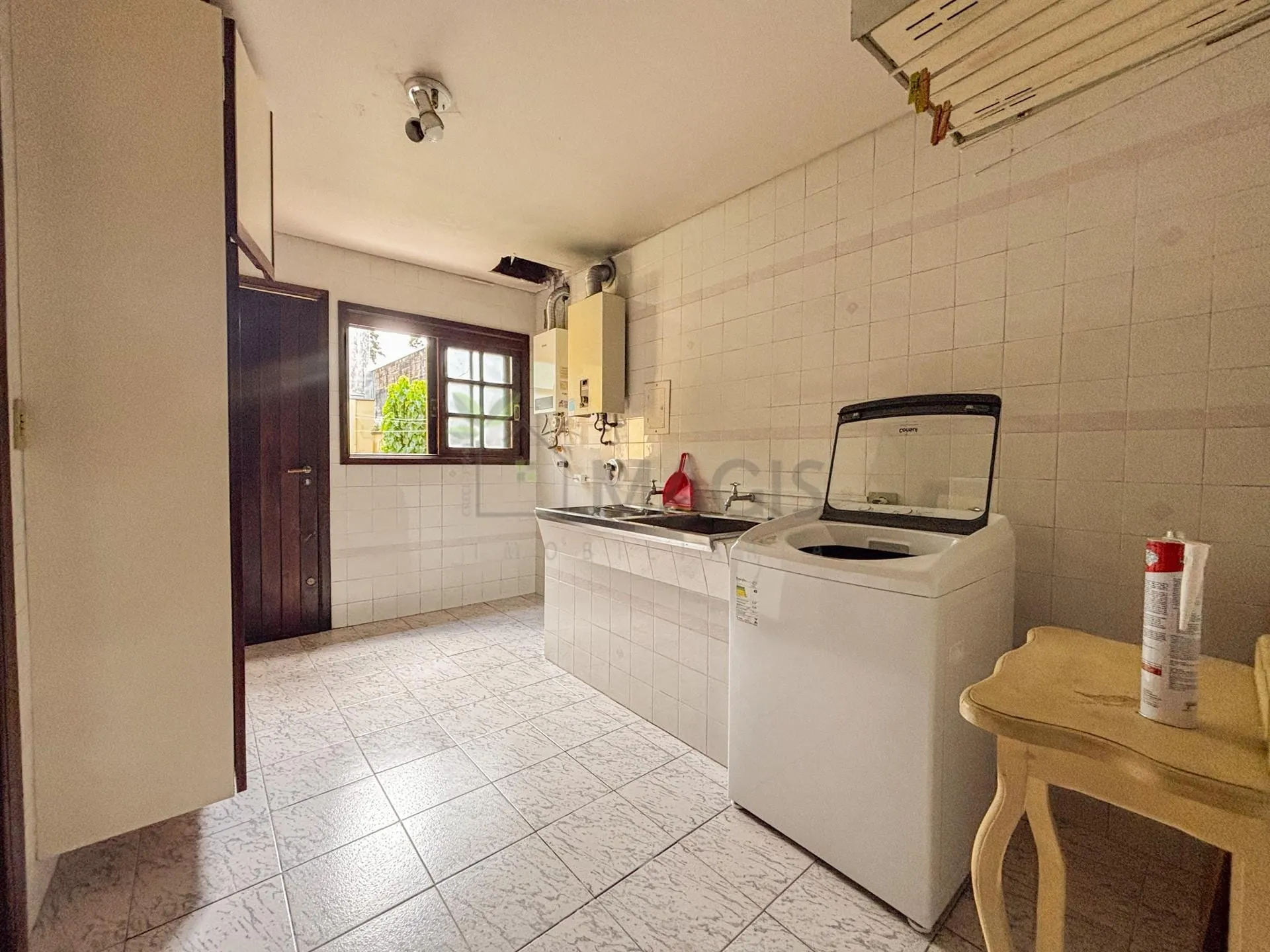 House with 5 bedrooms and 13 parking spaces across 2 floors — photo 45