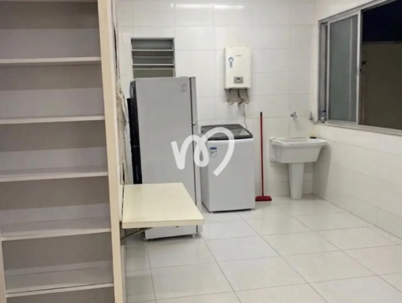 4-bedroom apartment with a washing machine — photo 16