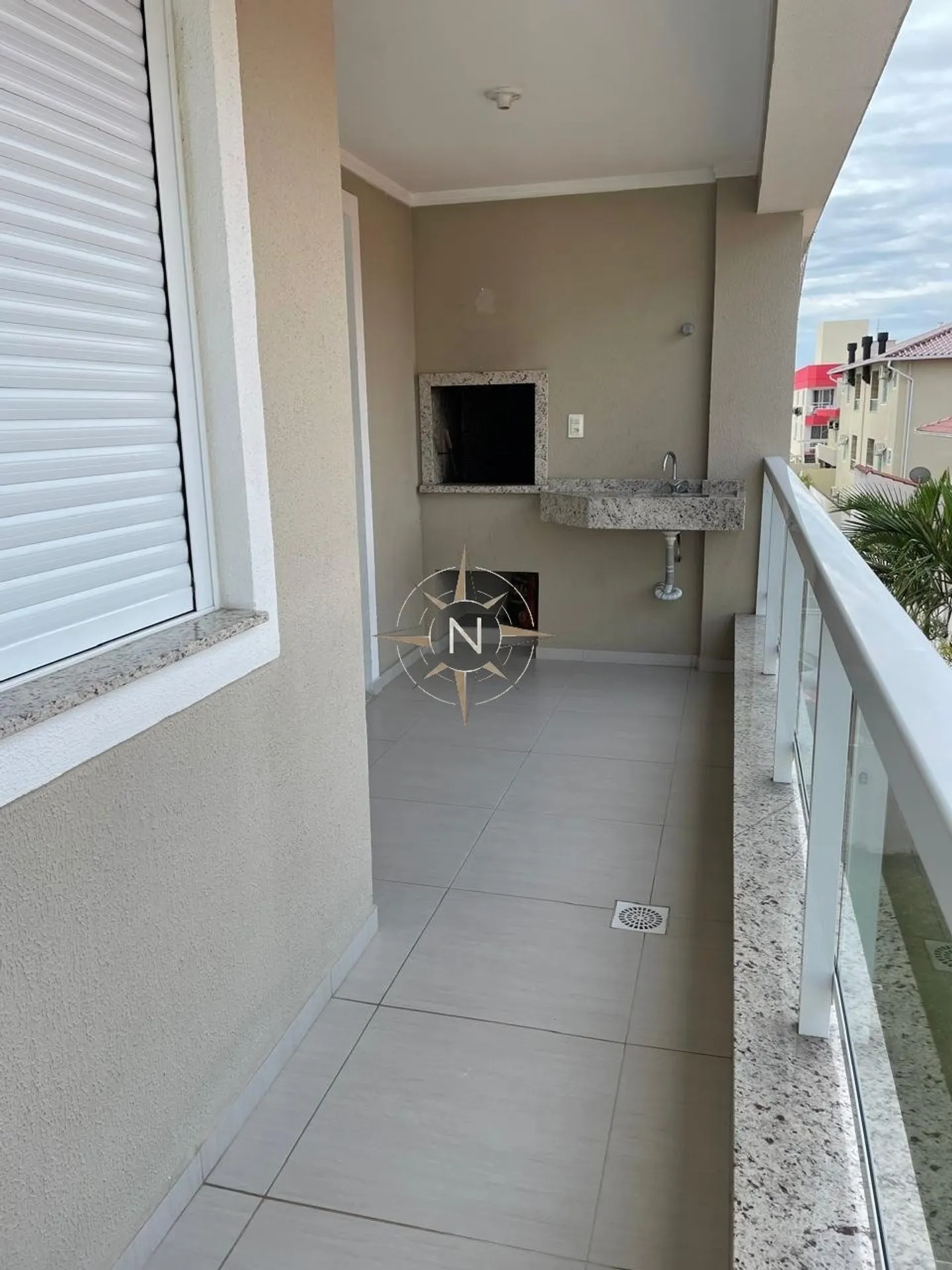 Balcony with a grill in a 2-bedroom apartment, 81 m² — photo 17