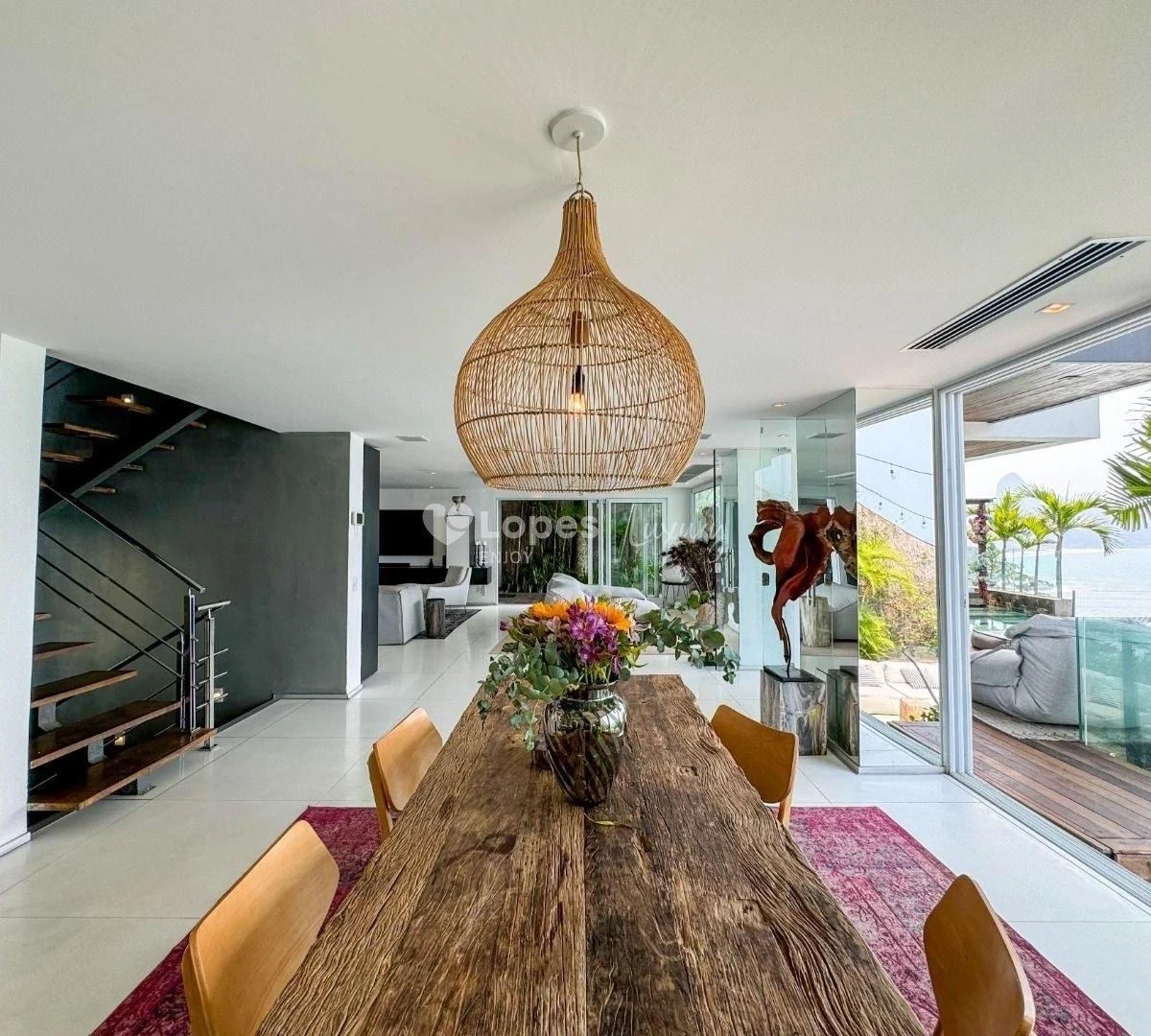House with 5 en-suite bedrooms, 8 baths and 3 parking — photo 44